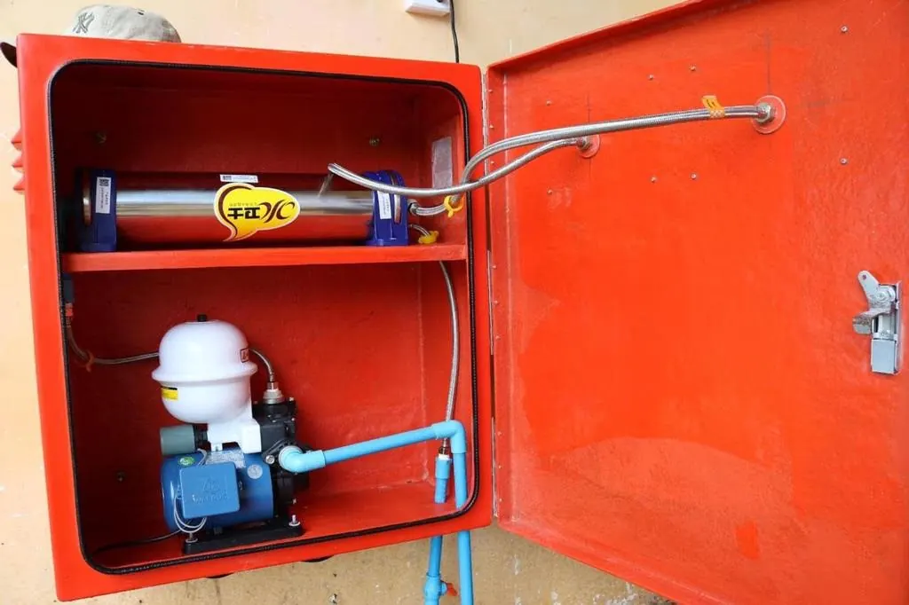 Inside the unit: pump and ultrafiltration membrane