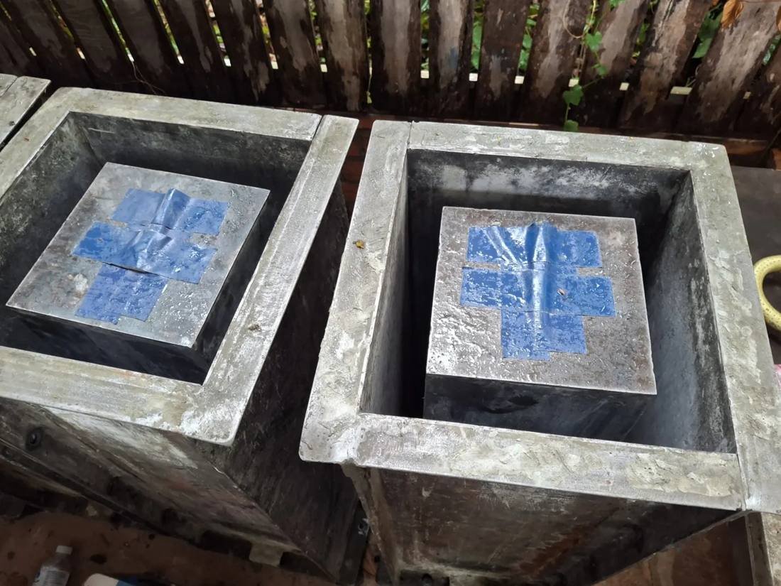 Concrete filter bodies curing at the workshop